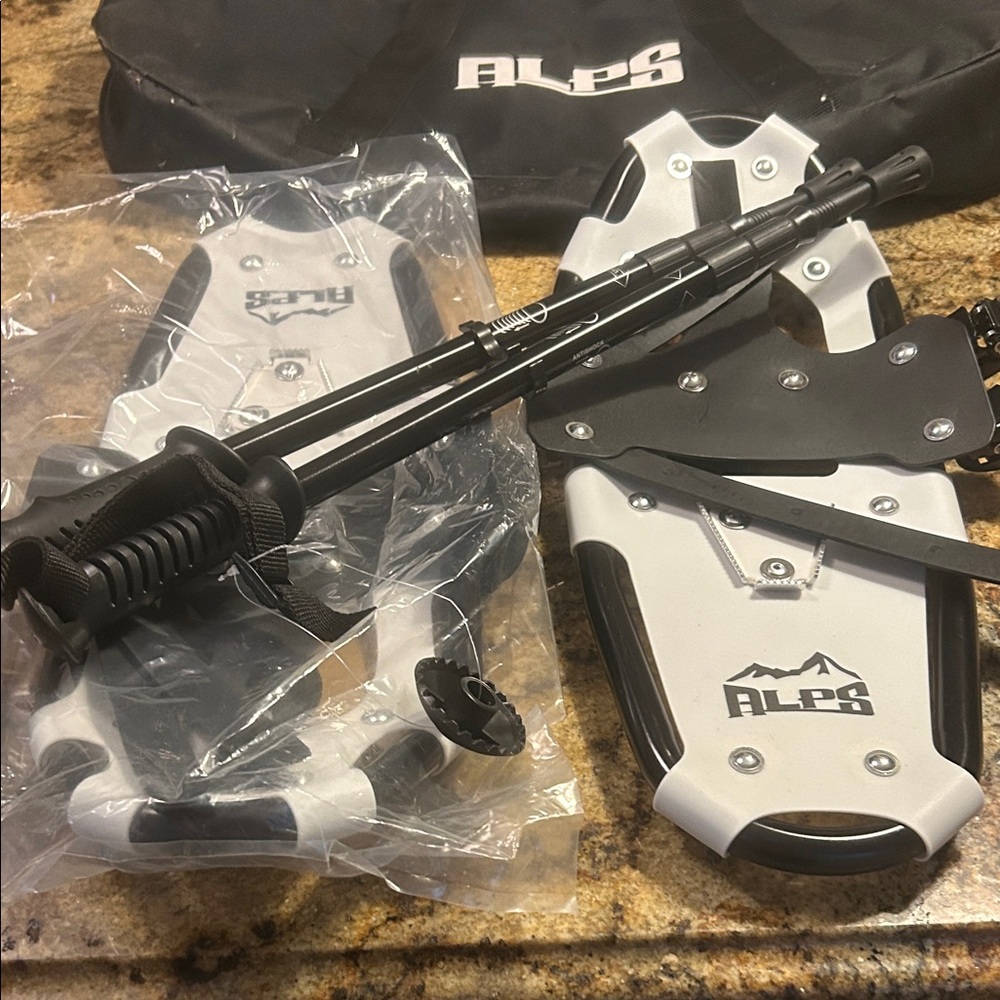 NWT ALPS Snowshoes and Trekking Poles Set